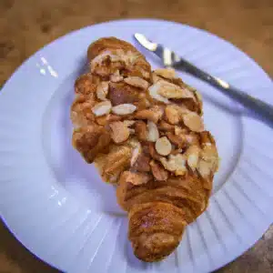 croissant doce croissant de amendoas com gemas